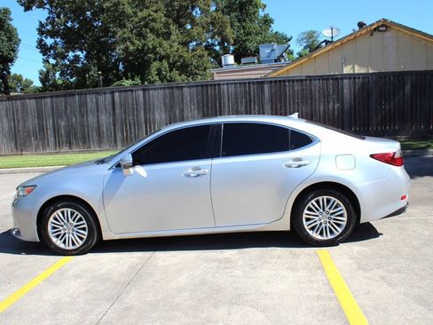 Used 2014 Lexus ES 350 w/ Luxury Package FWD image 3