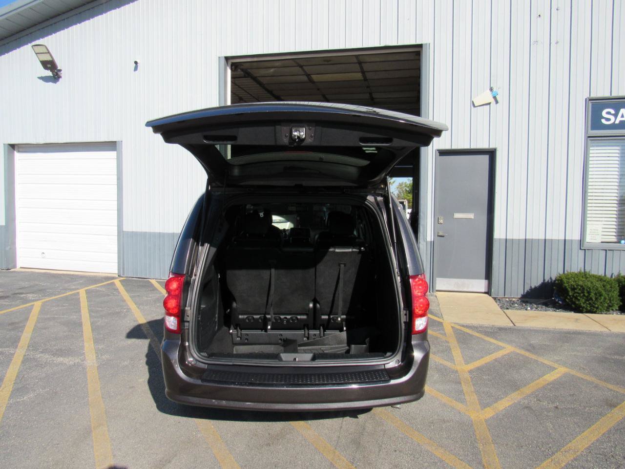 Used 2015 Dodge Grand Caravan SXT FWD image 40