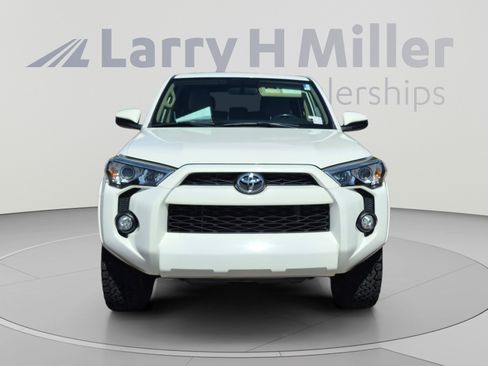 Used 2017 Toyota 4Runner SR5 AWD/4WD image 8