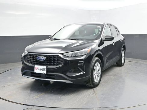Used 2024 Ford Escape Active AWD/4WD image 3