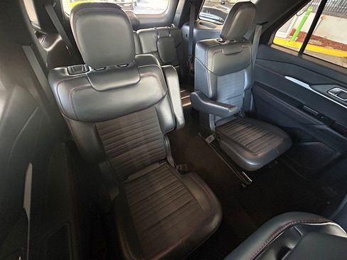 Certified 2025 Ford Explorer ST-Line image 28