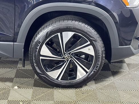 Used 2025 Volkswagen Taos SE image 23