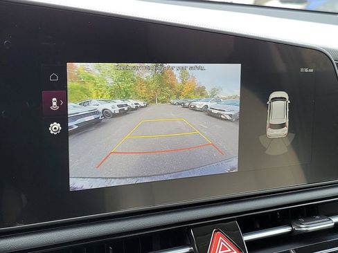 Used 2024 Kia Niro EX Touring image 14