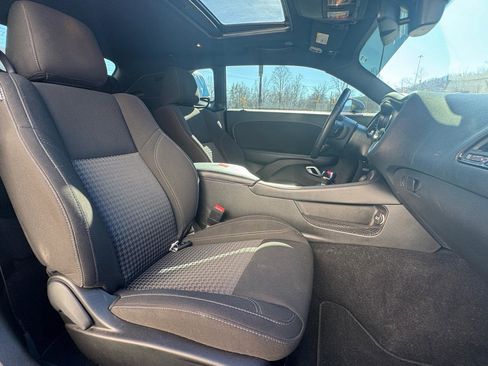 Used 2022 Dodge Challenger SXT w/ Driver Convenience Group image 16