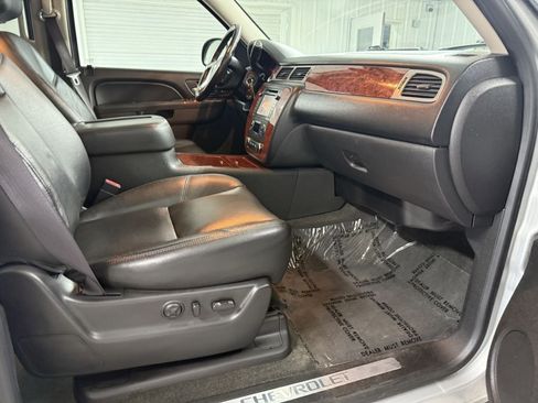 Used 2013 Chevrolet Avalanche LTZ image 33