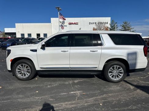 Used 2022 GMC Yukon XL SLT w/ SLT Premium Package image 11