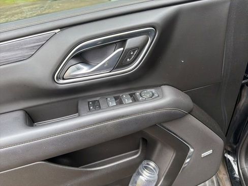 Used 2024 GMC Yukon SLT w/ SLT Luxury Package RWD image 9
