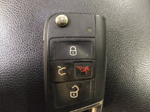 Used 2021 Volkswagen Tiguan SE FWD image 32