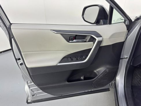 Used 2022 Toyota RAV4 XLE image 37