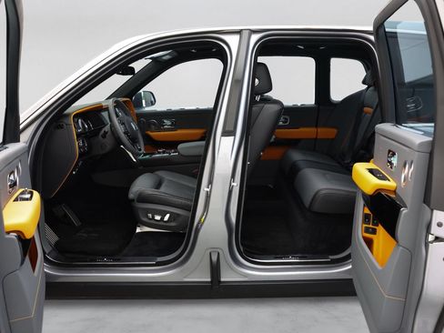 Certified 2023 Rolls-Royce Cullinan w/ Cullinan Package AWD/4WD image 7
