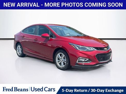 Used 2017 Chevrolet Cruze LT w/ Convenience Package FWD image 1