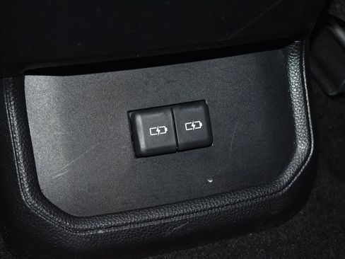 Used 2023 Toyota Highlander XLE image 21