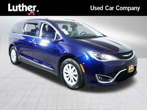 Used 2018 Chrysler Pacifica Touring-L w/ Premium Audio Group FWD image 1