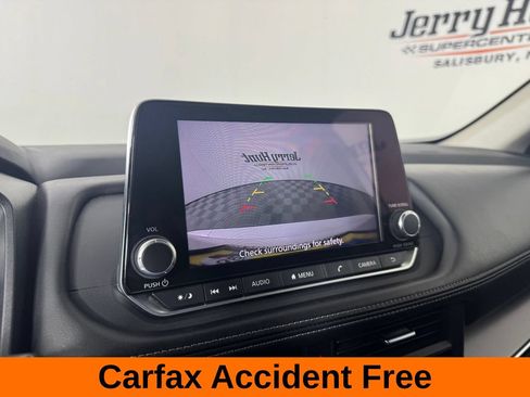 Used 2024 Nissan Rogue SV FWD image 3