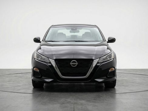 Used 2025 Nissan Altima 2.5 SV image 2
