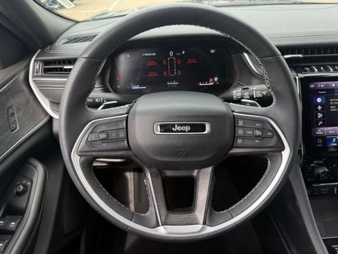 Used 2024 Jeep Grand Cherokee L Limited w/ Luxury Tech Group II AWD/4WD image 13