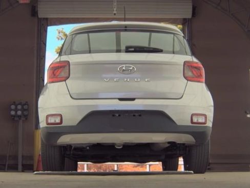 Used 2023 Hyundai Venue SEL image 6