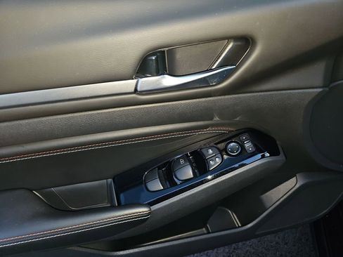 Used 2023 Nissan Altima 2.5 SR w/ SR Premium Package image 30