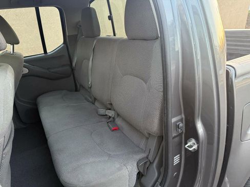 Used 2016 Nissan Frontier SV image 6