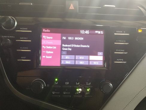 Used 2019 Toyota Camry LE FWD image 25