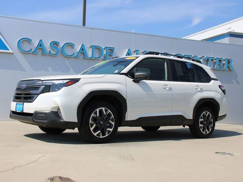 Used 2025 Subaru Forester Premium image 1