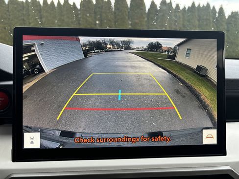 Used 2024 Toyota Tacoma TRD Off-Road image 26