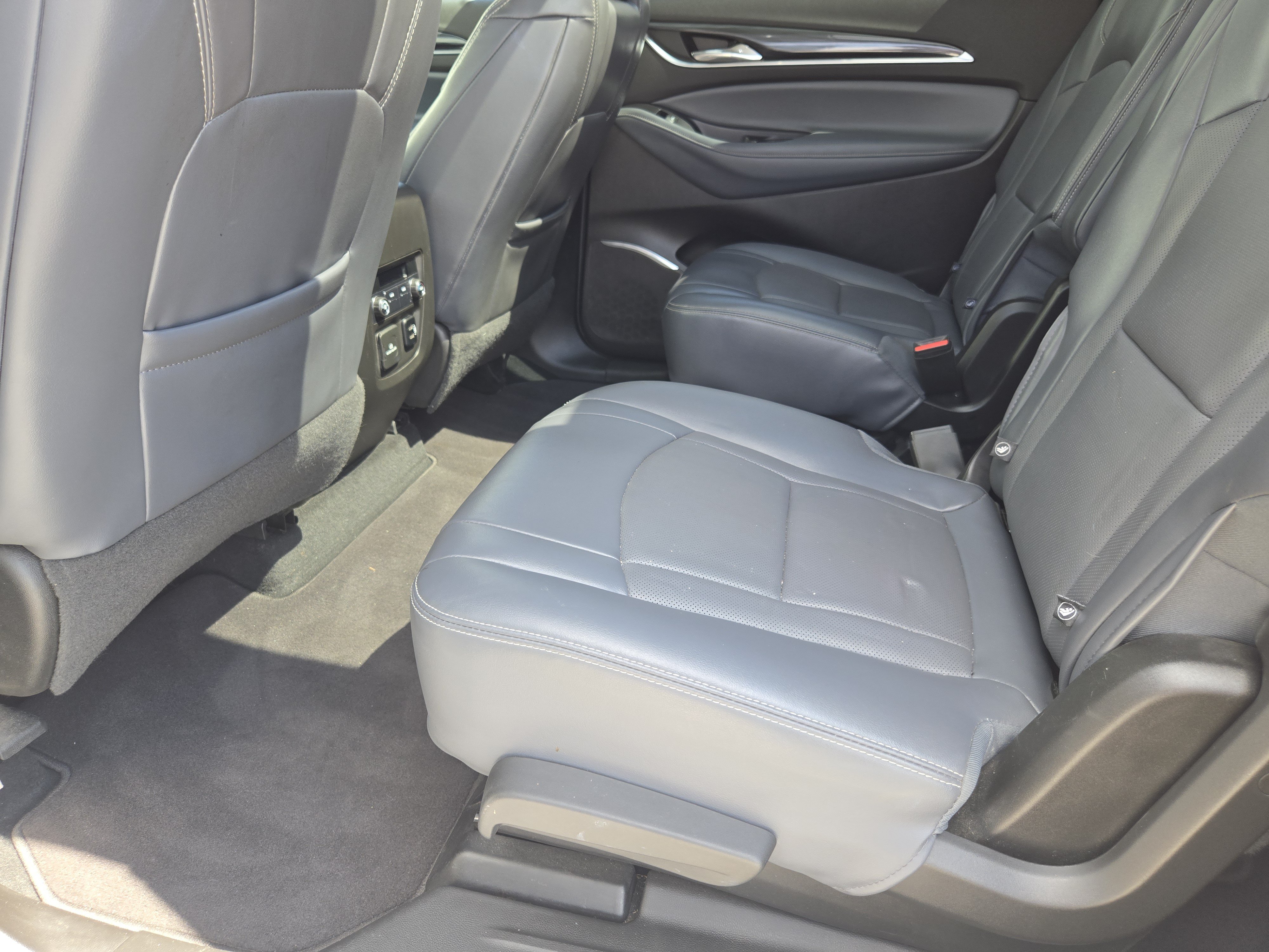 Used 2018 Buick Enclave Essence w/ Trailering Package FWD image 31