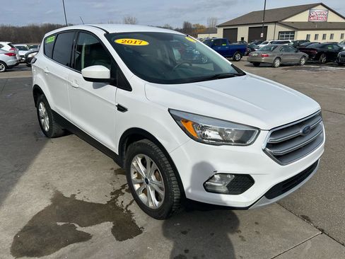 Used 2017 Ford Escape SE image 3