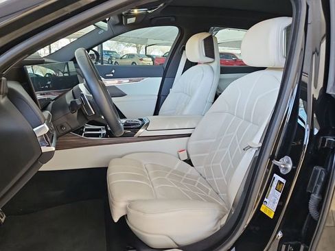 Used 2023 BMW 740i image 23