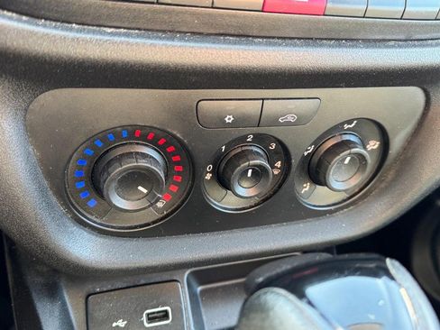 Used 2021 RAM ProMaster City Tradesman image 16