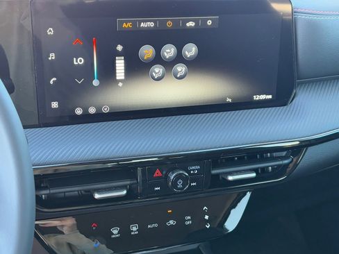 New 2026 Nissan Kicks SR image 24