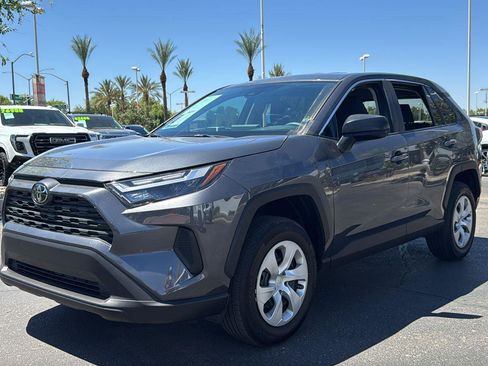 Used 2023 Toyota RAV4 LE AWD/4WD image 4