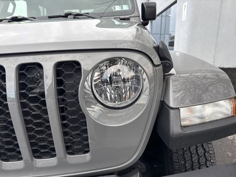 Used 2021 Jeep Gladiator Sport image 10
