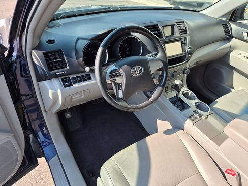 Used 2013 Toyota Highlander SE AWD/4WD image 16