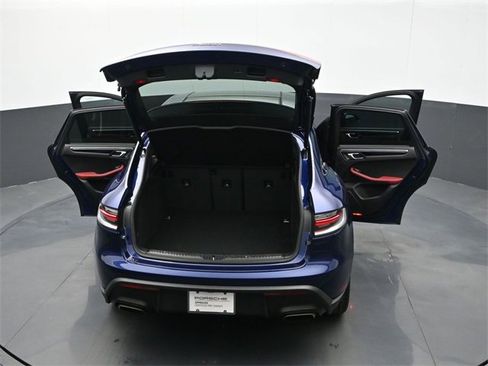 Certified 2025 Porsche Macan image 28
