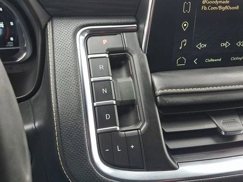 Used 2024 GMC Yukon XL SLT w/ SLT Luxury Package image 15