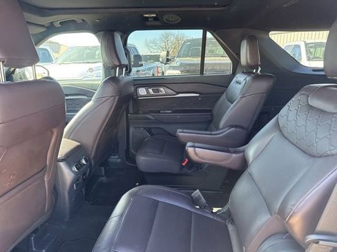 Used 2025 Ford Explorer Platinum w/ LUX Leather Package image 11