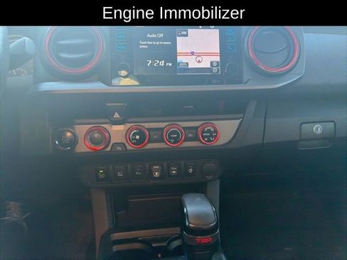 Used 2018 Toyota Tacoma TRD Sport w/ Technology Package image 15