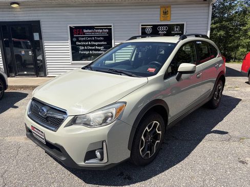 Used 2016 Subaru Crosstrek 2.0i Premium AWD/4WD image 2