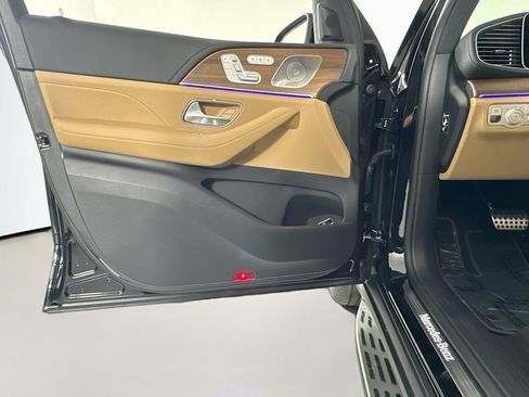 New 2026 Mercedes-Benz GLS 580 4MATIC image 21