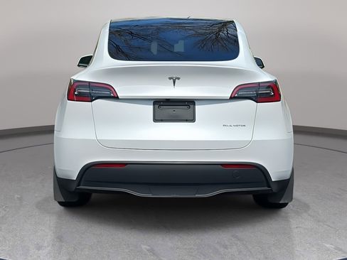Used 2024 Tesla Model Y Long Range image 6