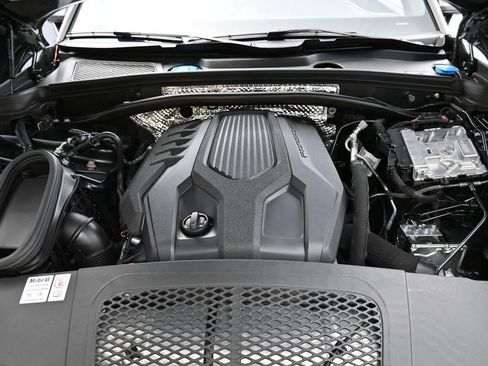 Certified 2024 Porsche Macan Turbo image 20