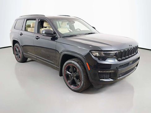 Used 2023 Jeep Grand Cherokee L Limited w/ Luxury Tech Group II image 2