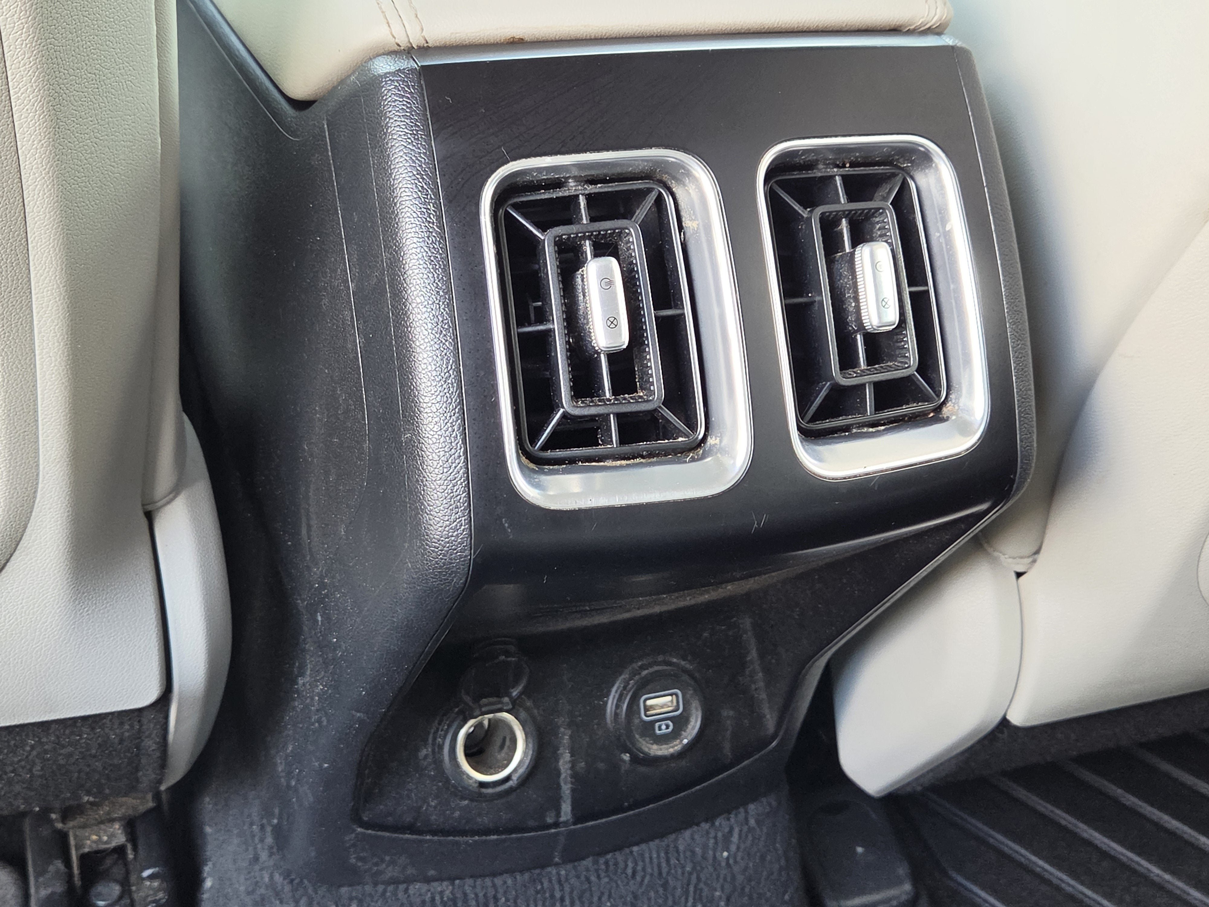 Used 2023 Kia Sorento S w/ Panoramic Sunroof Package FWD image 35