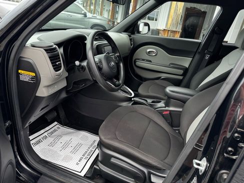 Used 2017 Kia Soul Base w/ Convenience Package image 8