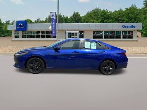 Certified 2022 Hyundai Elantra SEL w/ Preferred Accessory Package FWD image 9