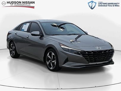 Used 2022 Hyundai Elantra SEL w/ Convenience + Premium Package