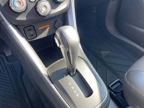 Used 2019 Chevrolet Trax LT w/ LT Convenience Package FWD image 8