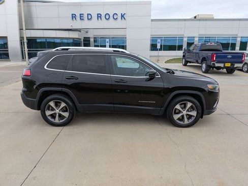 Used 2019 Jeep Cherokee Limited AWD/4WD image 2