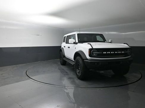 New 2026 Ford Bronco Outer Banks w/ Sasquatch Package AWD/4WD image 2